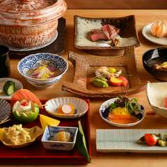旬の美味を五感で愛でる少量多皿の『季節のおまかせコース』