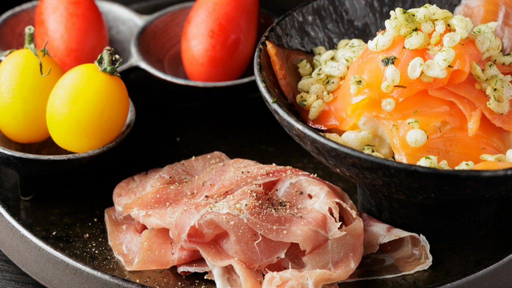 鉄板料理以外にも、旬の食材を使ったさまざまなお楽しみを用意