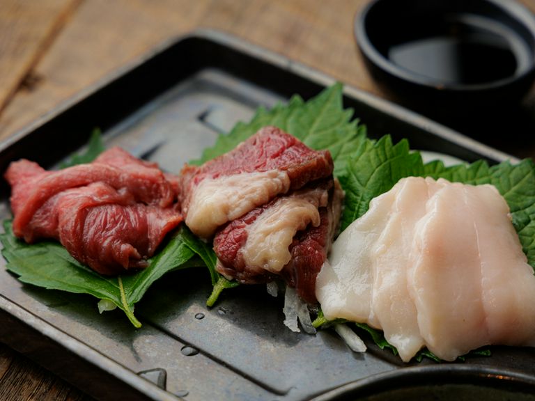 デートにもオススメな牡蠣・馬肉料理。大切な人との食事にも最適