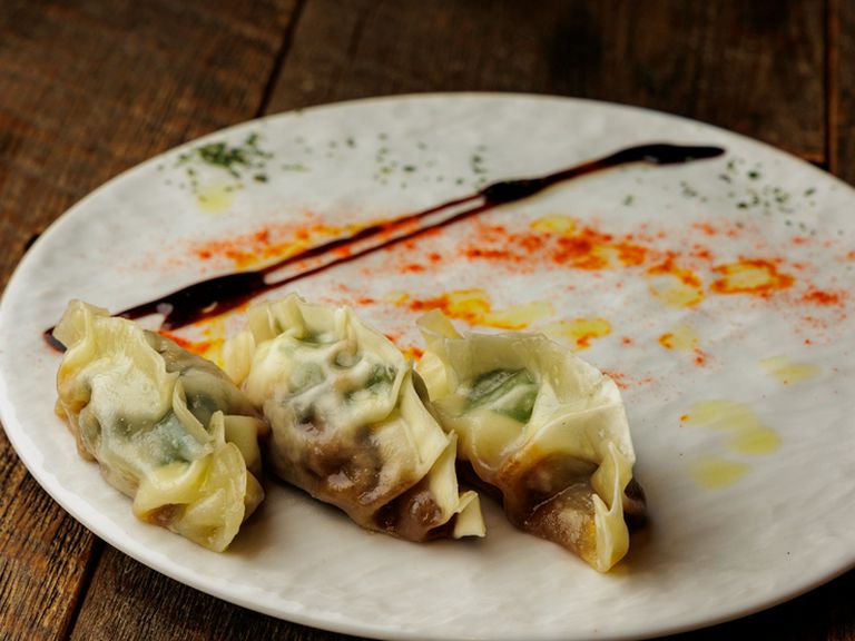 新鮮な牡蠣をたっぷり使った『牡蠣餃子』