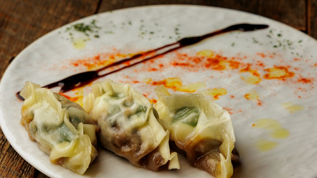 新鮮な牡蠣をたっぷり使った『牡蠣餃子』