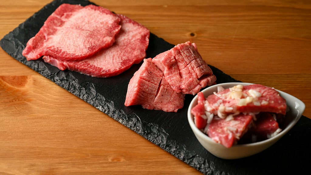 ジューシーさと肉の旨みが贅沢の極み『タン盛合わせ』