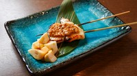 西京味噌の風味がしっかりと馴染んでいるため、さらに奥深い銀鱈の味わいが楽しめます。蕎麦の実を入れた蕎麦味噌で焼き上げられた銀鱈は、風味豊かで口の中に広がる旨みが絶品。