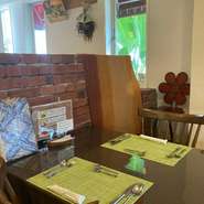 バリ島の魅力を存分に満喫できることで話題の同店。異国情緒たっぷりの店内で現地のホテル気分を。日本にいながら、外国旅行気分を味わうデートはいかがでしょう。メイン料理が2品のディナーコースで特別感もアップ
