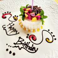 ご注文のデザート(コースのデザート可)のプレートに無料でメッセージを。当日対応可。デザートにメッセージ希望とお伝えください。前日午前中までのご予約でデコレーションケーキも。税込1500円～