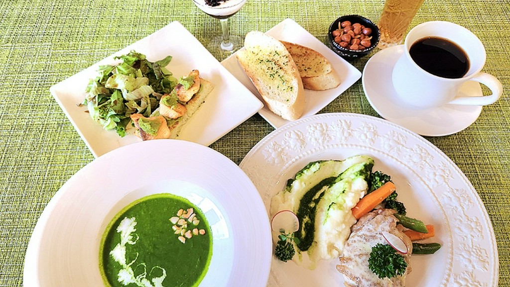 サラダからデザートまで存分に。『ヨーロッパ コース』