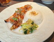 海老のグリル(バリ島ジンバランソース味)、サンバルトッピング、野菜、ジャスミンライス付き
テイクアウト用のパックに詰めてのお渡しになります。