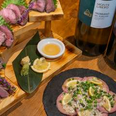 豊富な酒と厳選素材の肉料理を楽しむ、すすきのエリアの肉バル