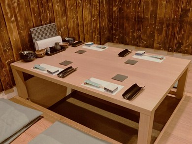 落ち着いた雰囲気の個室で、大切な方へ真心がこもったもてなしを