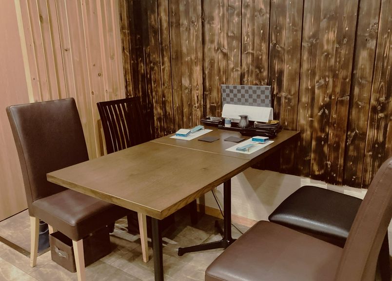 木の温もりが心地よい空間で、日頃の疲れをリフレッシュ