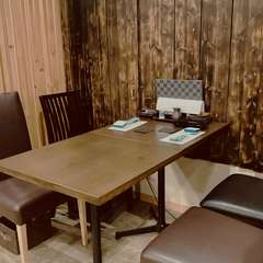 木の温もりが心地よい空間で、日頃の疲れをリフレッシュ