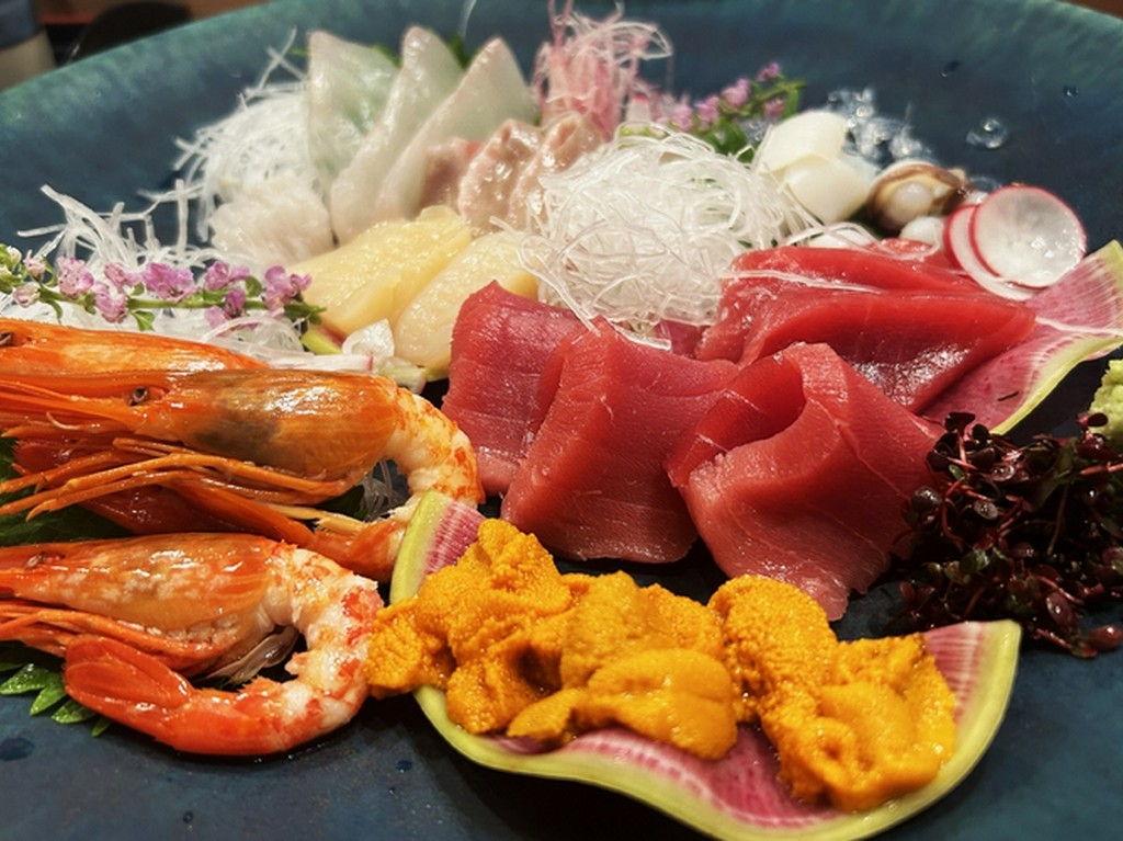 海の幸を満喫。厳選したオススメ旬魚の盛り合わせ『お造り盛り合わせ（一人前）』