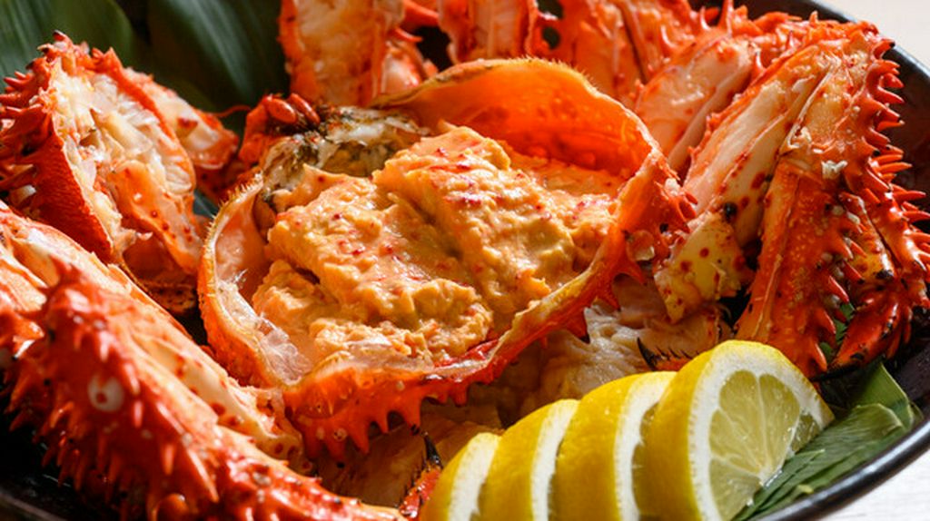 北海道の海の幸を中心に、全国各地から届く旬魚や旬菜たち