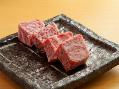 贅沢カットで楽しむ『厚切り特選ハラミ』