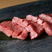 お店オリジナルの味付けを施した厚切りの牛たん。厚すぎず薄すぎずの絶妙な厚みに、提供時の盛り付けの綺麗さなど、牛たん本来の味わいを届けるために一つ一つの要素にこだわった逸品です。