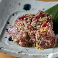 一番人気の厚切り牛たんは、常に高いクオリティを追い求めて、仕入れ先から厳選。人気のカルビ・ロース・ハラミも、上質な山形県産黒毛和牛にこだわって仕入れています。