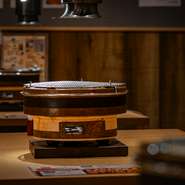 お客様が「また来たい！」と思える居心地のいい空間、細やかな配慮、お肉の提供時も焼き方や美味しく食べていただく説明を徹底。コミュニケーションを大切に、魅力的な雰囲気を作り出すことを日々意識しています。