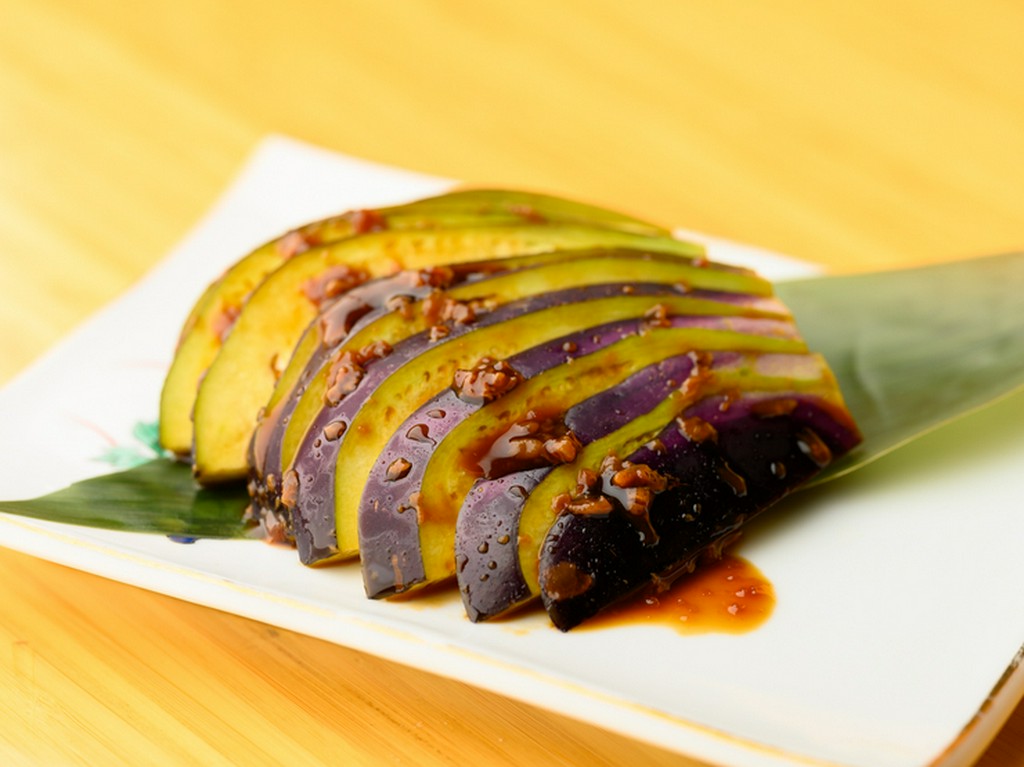 『おにぎり』を中心に、一人でも食べやすい料理が豊富