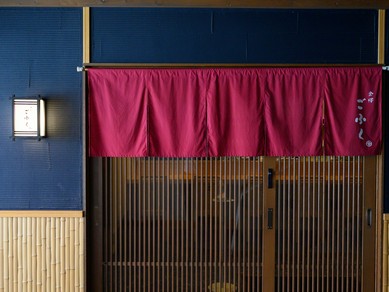 日常の喧騒を忘れ、おいしい料理を味わいながらリラックス