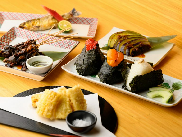 宴会の雰囲気を盛り上げ、参加者の心を掴む料理に舌鼓