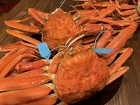 たっぷり身がつまった石川県の『ずわい蟹』
お口いっぱいに広がる風味豊かな旬の蟹をぜひご賞味ください。
※仕入れ状況により提供価格が変動する場合もあります。
※仕入れの都合上、事前予約をお願いいたします。