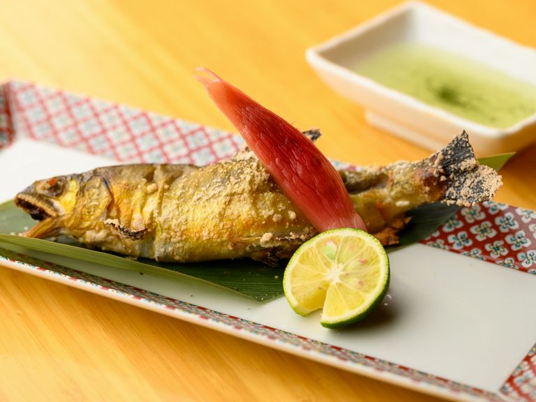 日本の夏の風物詩としても親しまれている『鮎の塩焼き』