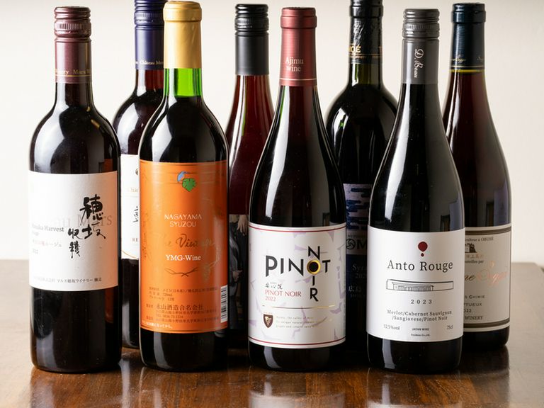 厳選ワインで乾杯。ちょっとした贅沢にも最適な場所