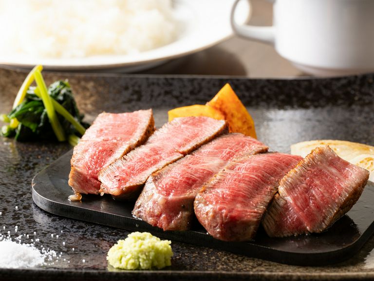 家族で楽しむ和牛ステーキ。世代を問わず利用できるお店