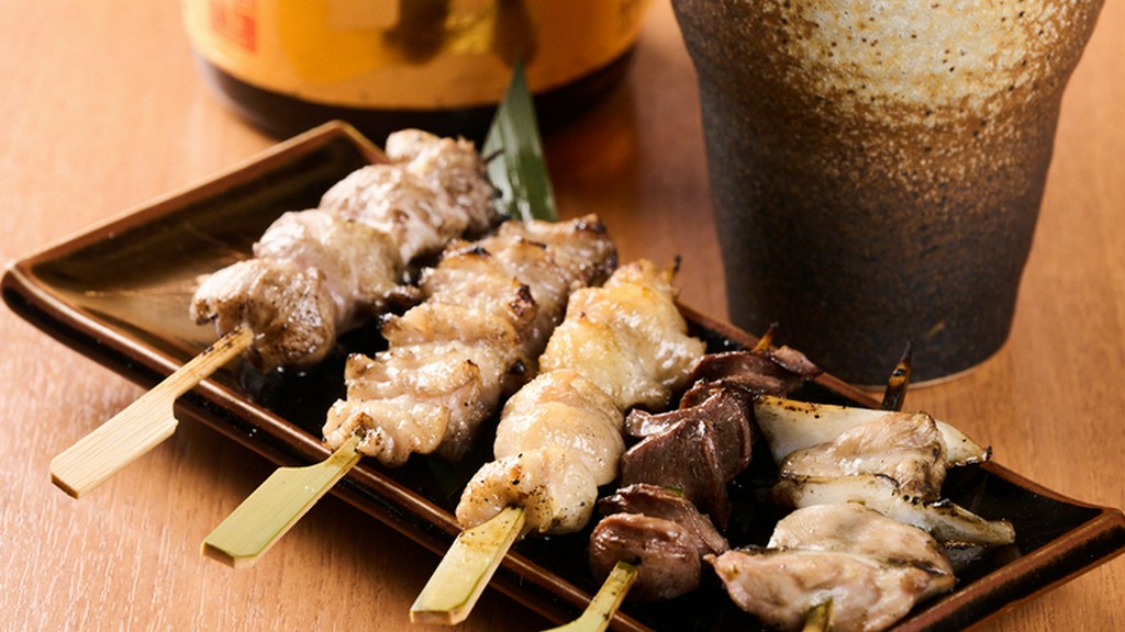 ジューシーさと旨みが詰まった『炭火やきとり　おまかせ5本盛り合わせ』