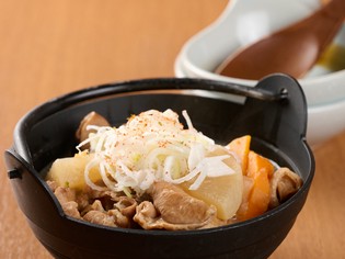 試行錯誤の末に完成したお店自慢の『特製もつ煮込み』