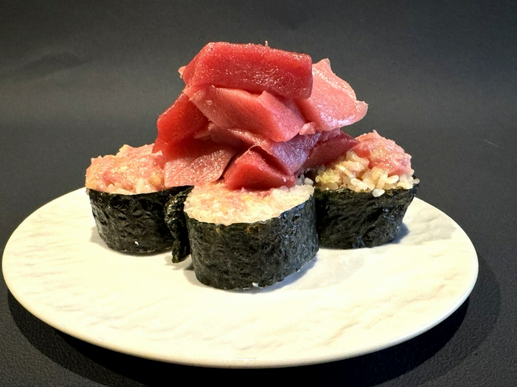 ゴロゴロ乗せネギトロたく巻き