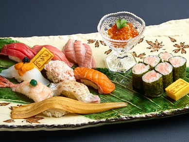 赤酢のシャリで握る江戸前鮨