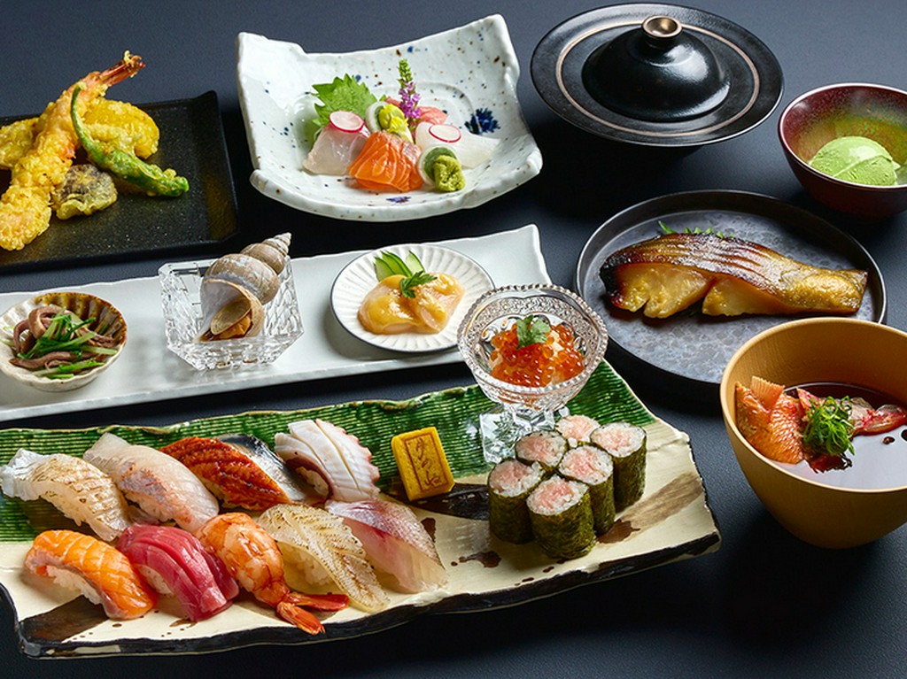 造里や一品も楽しめる『鮨コース』