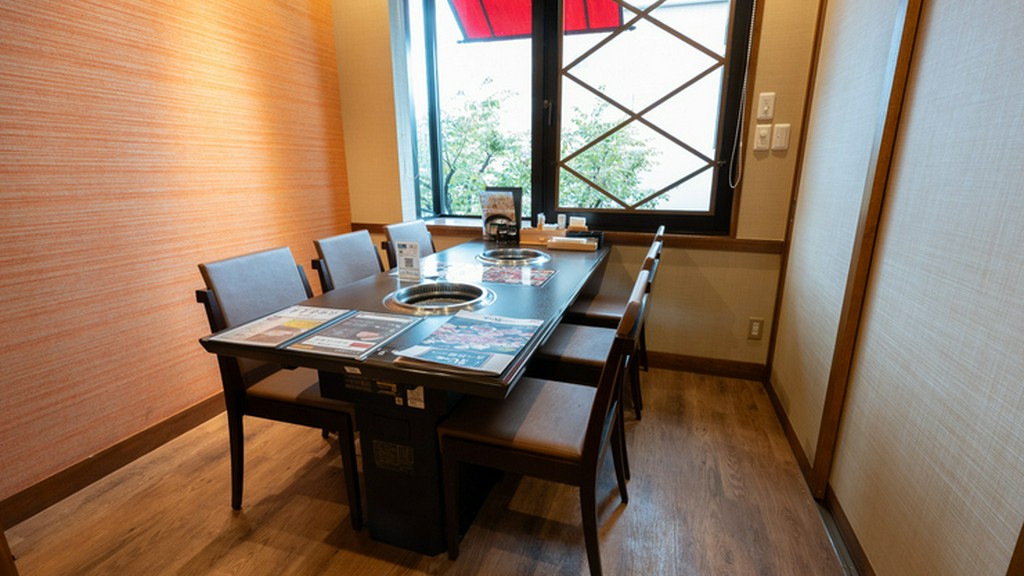 落ち着いた個室空間で、心ゆくまで語らうひとときを