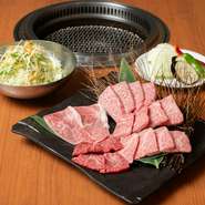 鹿児島県産の黒毛和牛を5種類一度に堪能できる贅沢な盛り合わせです。部位ごとの旨みや食感の違いを楽しめる、お店自慢の逸品。初めての方にもオススメの食べ比べセットです。