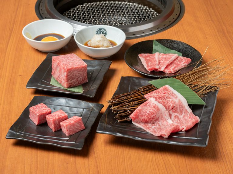 和牛もホルモンも堪能!81品が食べ放題のお得な『じゅんコース』