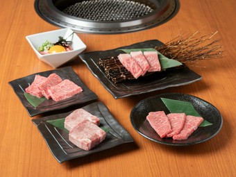 サーロインからユッケまで。豪華ラインナップで和牛を満喫できる『プレミアムコース』