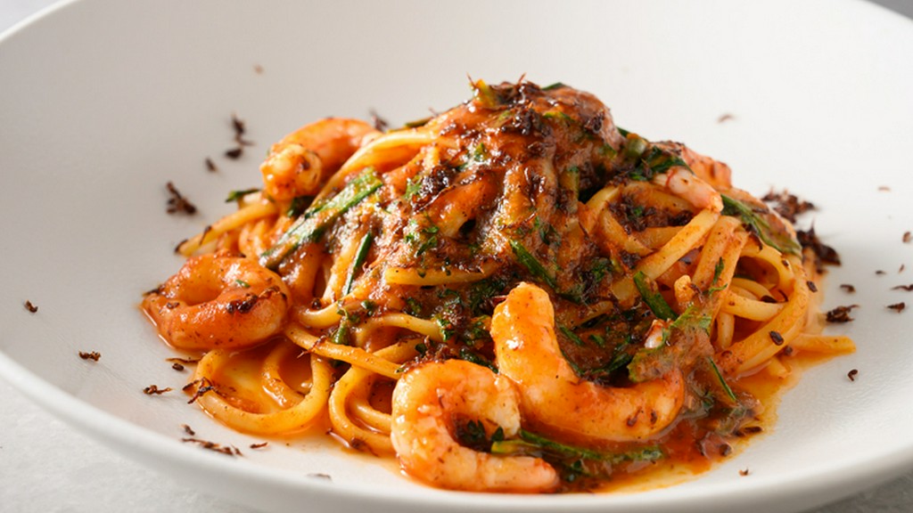 甘海老と新橋玉木屋あみ佃煮の濃厚トマトソースパスタ