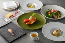 ・定番のフュージョン料理を存分に楽しめるフルコース
・乾杯スパークリングワインを1杯サービス