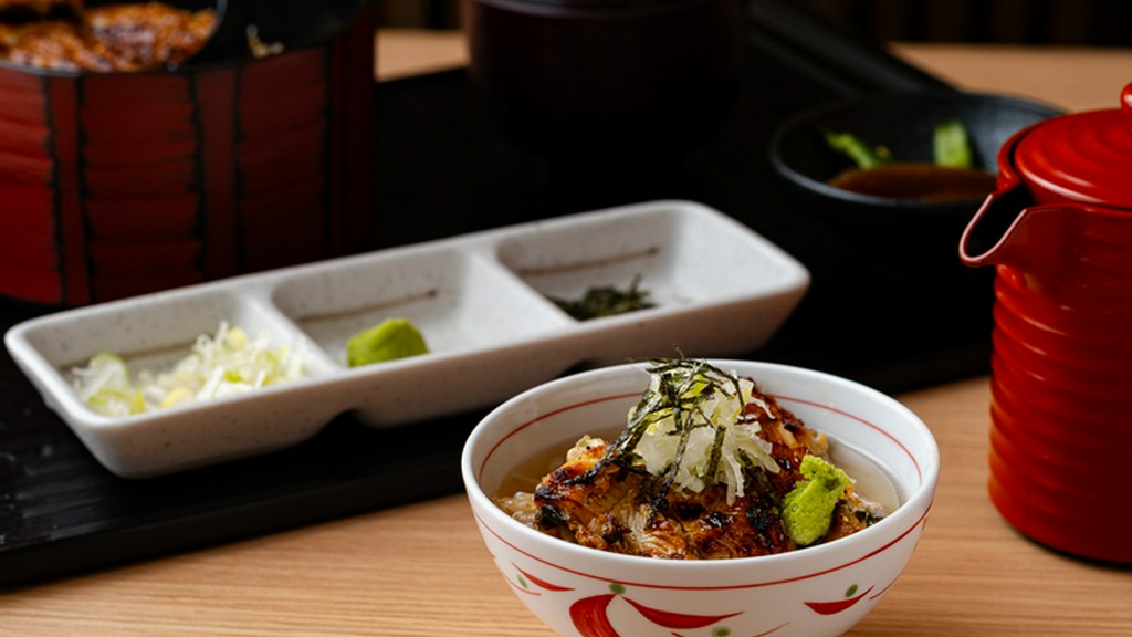 落ち着いた空間でうなぎを味わう、大人のデートに