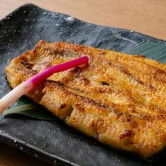 愛知三河の国産うなぎを熟練の職人が焼き上げる