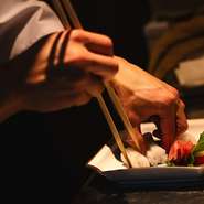 【食彩居酒屋　縁】は、大人が満足できるコースが楽しめます。有機や減農薬の野菜、厳選されたジビエや天然魚を使い、金沢の伝統を継承する極上の味わいが楽しめます。金沢の食文化に触れる、この上ない空間をぜひ。