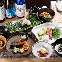 大人が満足できるワンランク上のコース。飲み放題付き『全7品こだわり食材を使ったおまかせ上コース』