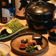 【食彩居酒屋　縁】で使われる食材は、無添加であること、季節を逃さないこと、北陸の恵みを使うことが信念です。器や盛り付けにもこだわって、ゲストにおいしく食べてもらえるように大切に調理しています。