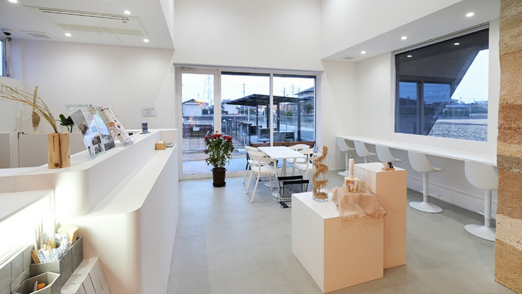 お一人様も気兼ねなく利用できる店内