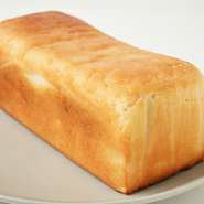 米粉をブレンドしたもちもちの生地がクセになる食パン。トースターで軽く焼き目を付けるのがオススメ。カリッとした食感にお米の甘さも感じられます。もちろんそのまま食べてもおいしく楽しめます。