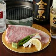 コースにお手頃価格でアルコールの飲み放題を付けられます。生ビールをはじめ、多彩なお酒がラインナップ。また、お酒が飲めない方にはソフトドリンクの飲み放題もあります。