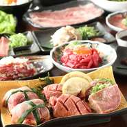 縛りタン、ユッケ、国産和牛など全120品が食べ放題の贅沢なコース。思う存分食べたい方に特にオススメで、多彩なメニューを心ゆくまで堪能できます。最高級の食材とシェフの技を存分に味わって。