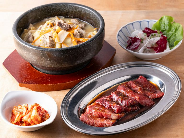 焼き肉のおいしさがさらに引き立つ、厳選された焼酎