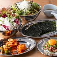 生ビールを含む飲み放題メニューが充実しています。焼き肉を楽しみながら、さまざまなアルコールを好きなだけ味わえるのが魅力。仲間との集まりやお祝いの席に、お好みのドリンクを選んで乾杯を楽しみましょう。